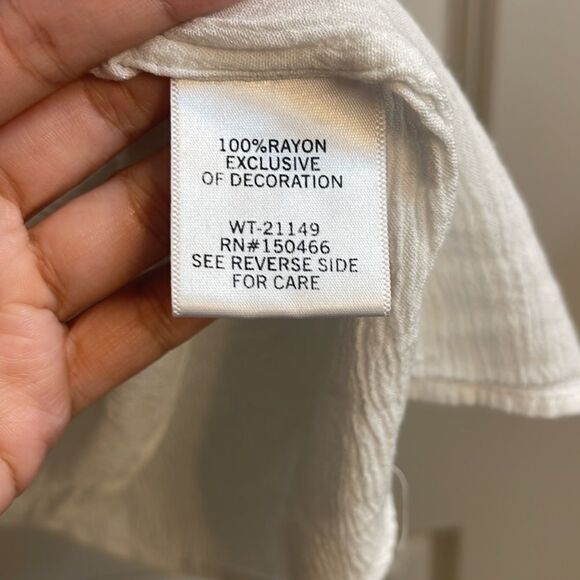 White Womens’ sleeveless top - Picture 6 of 8